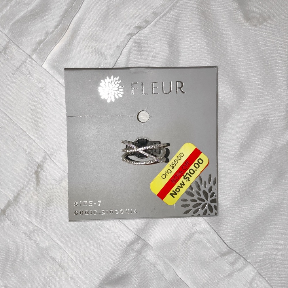 FLEUR CUBIC ZIRCONIA SILVER RING